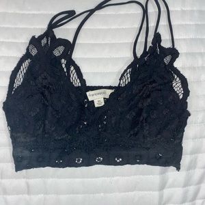 2 bralettes, 2 sports bras, 1 bra, a matching set, 1 pair of boxers